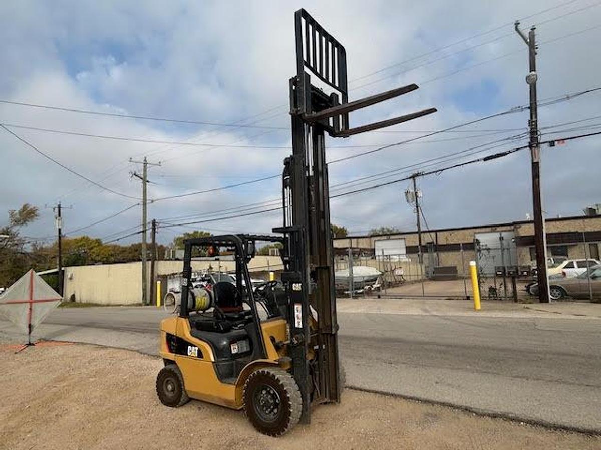 Used 2021 CAT GP25N 5000LBS