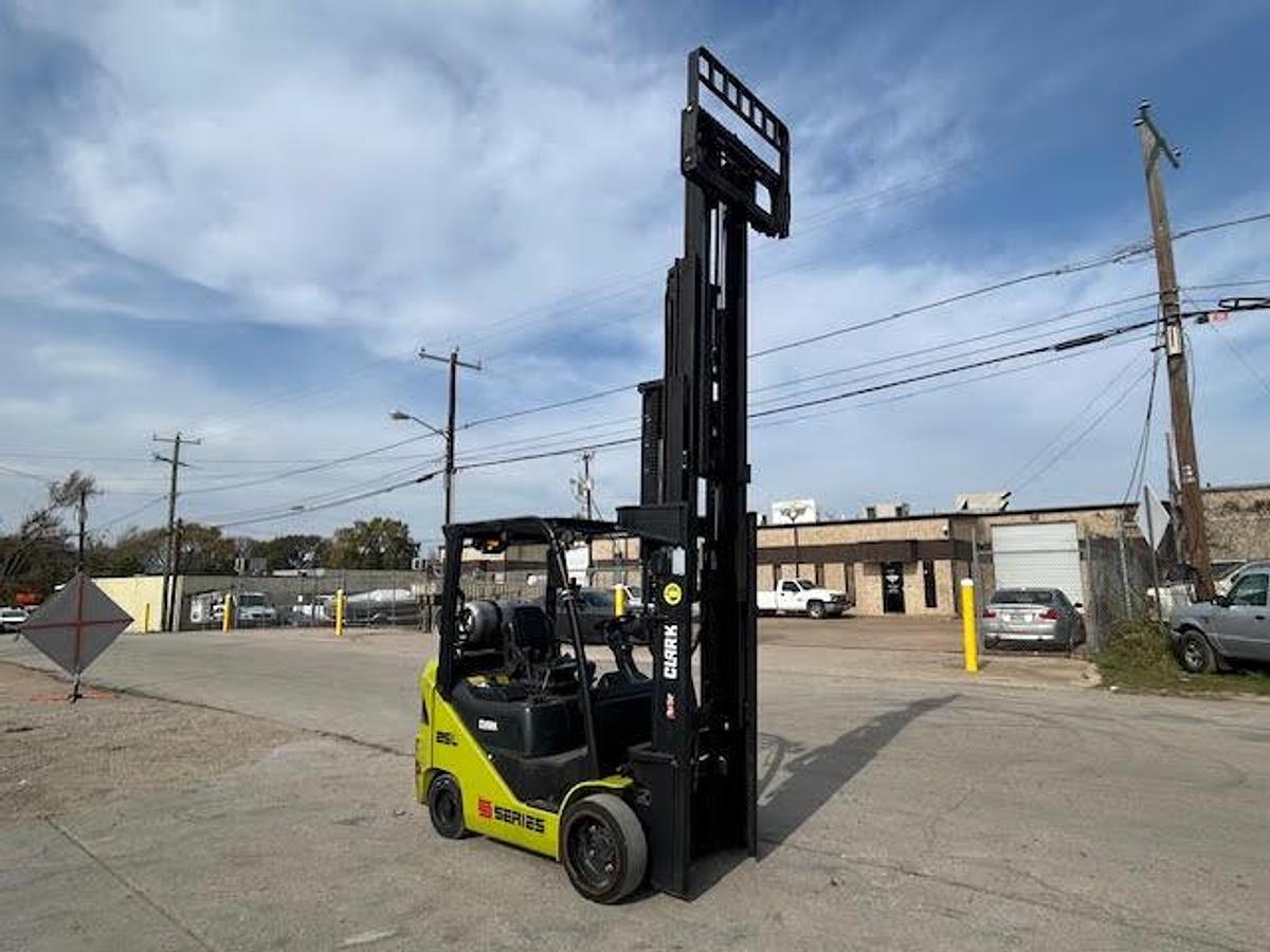 Used 2021 CLARK S25CL