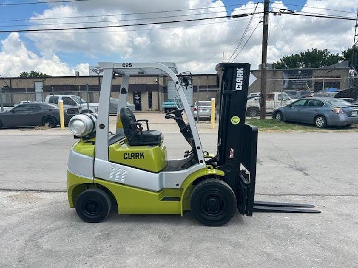 Used 2017 CLARK C25L