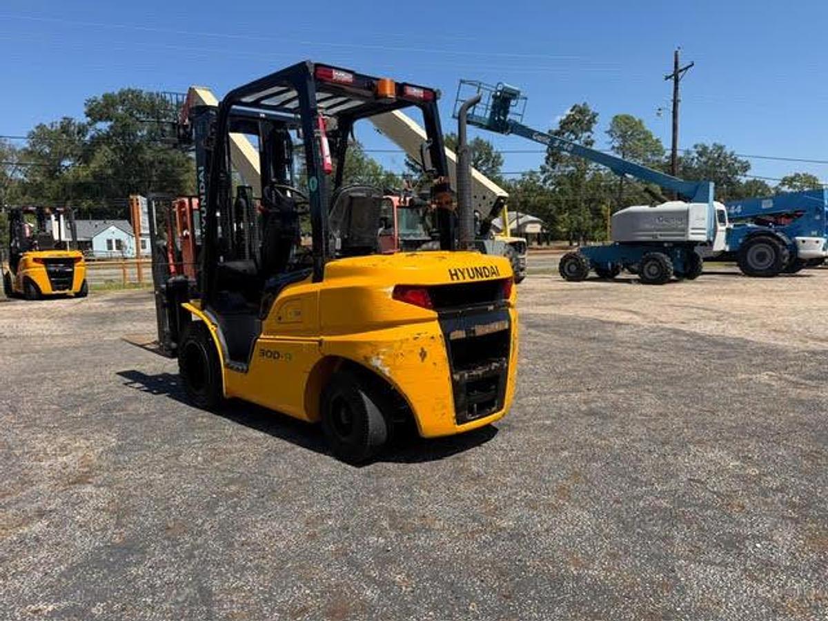 Used 2021 Hyundai 30D-9
