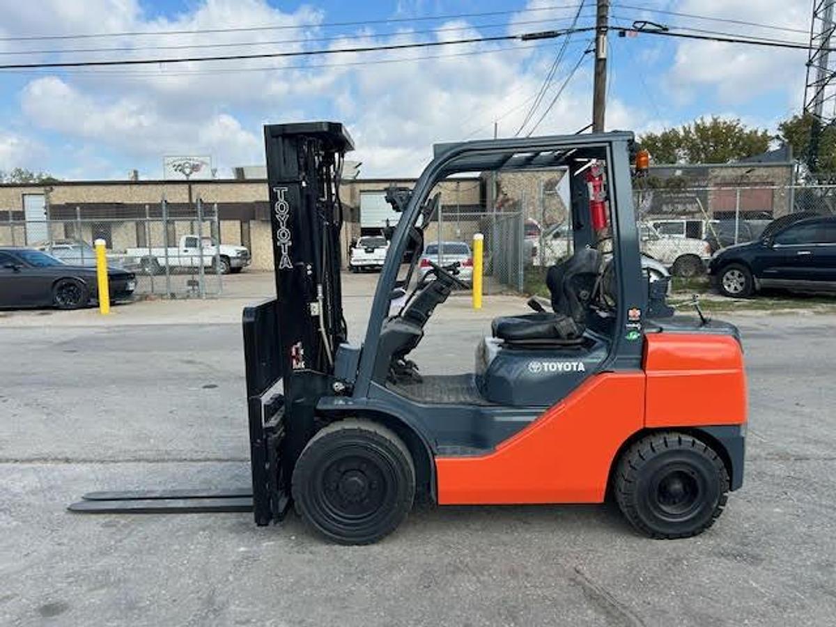 Used 2019 Toyota 8FGU30 6000LBS