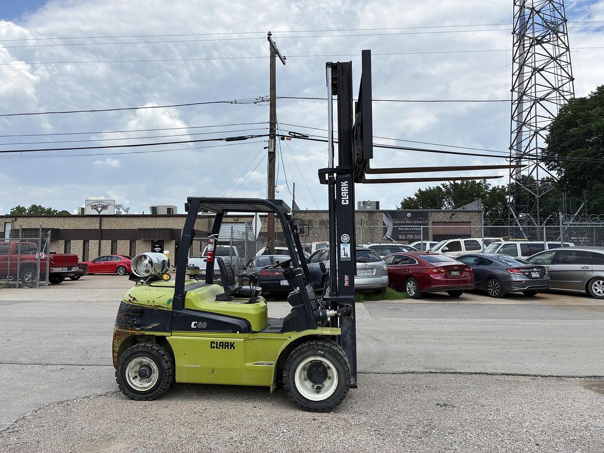 Used 2017 CLARK C40L 8000 LBS
