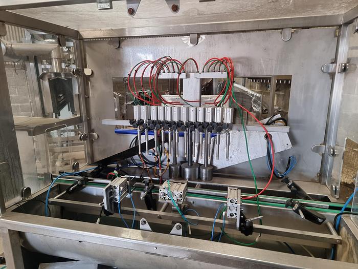 Used 2016 universal servo fill