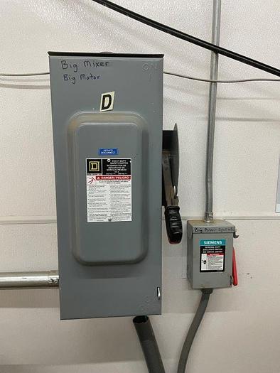 Used 60 CU. FT. TWIN SHELL "V" BLENDER WITH INTENSIFIER BAR