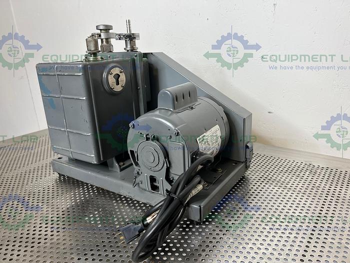 Used Welch  1402 DuoSeal Belt-Driven Rotary Vane Vacuum Pump 115/230V