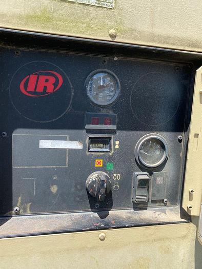 Used INGERSOLLRAND COMPRESSOR AND SANDBLAST COMBO HP450