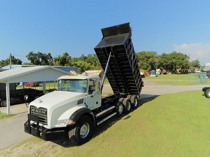 Used 2010 MACK GU 813