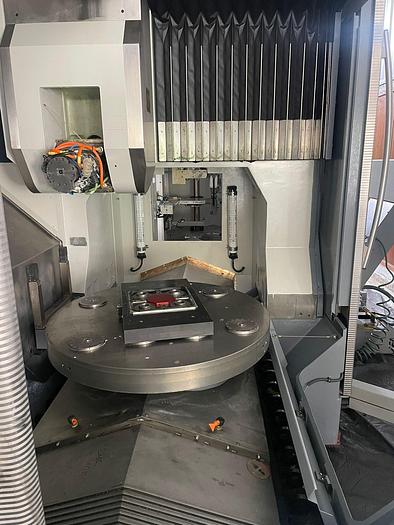 Used CENTRO DE MAQUINAÇÃO DE 5 EIXOS