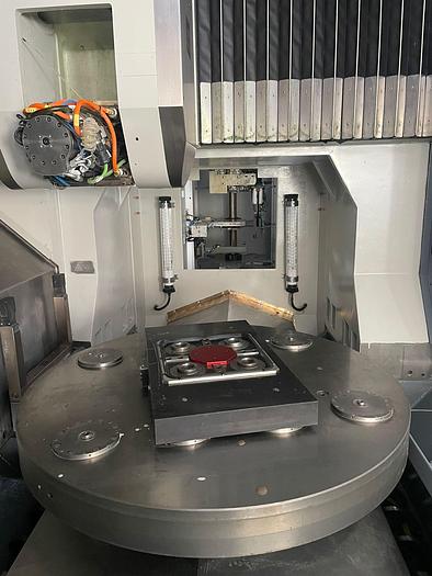 Used CENTRO DE MAQUINAÇÃO DE 5 EIXOS