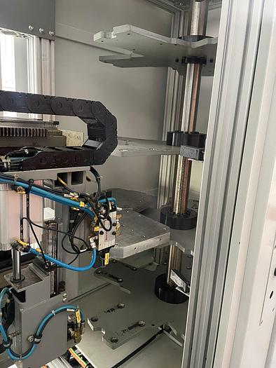 Used CENTRO DE MAQUINAÇÃO DE 5 EIXOS