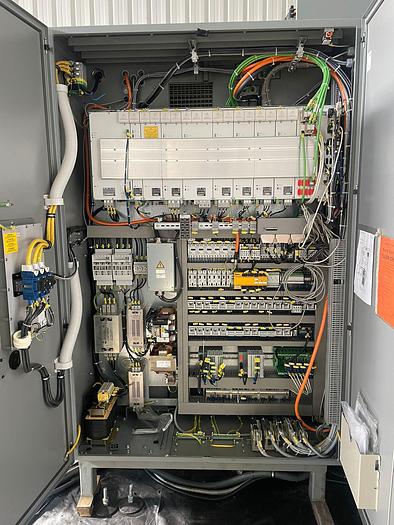 Used CENTRO DE MAQUINAÇÃO DE 5 EIXOS