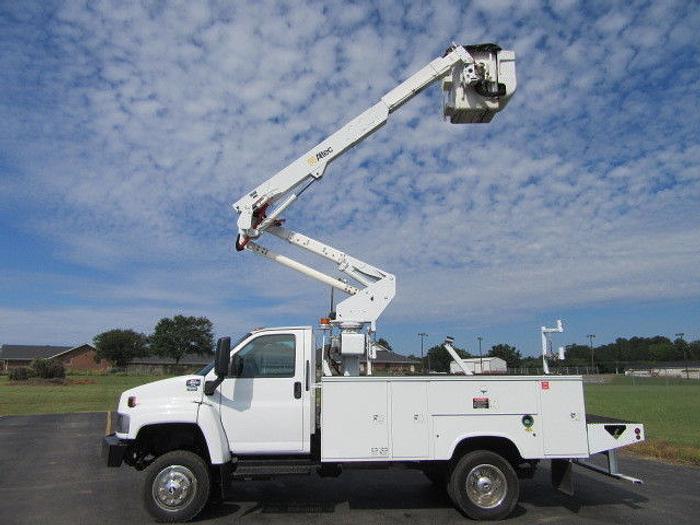 Used 2007 GMC 5500 Altec AT37G Articulating Telescoping Bucket Truck