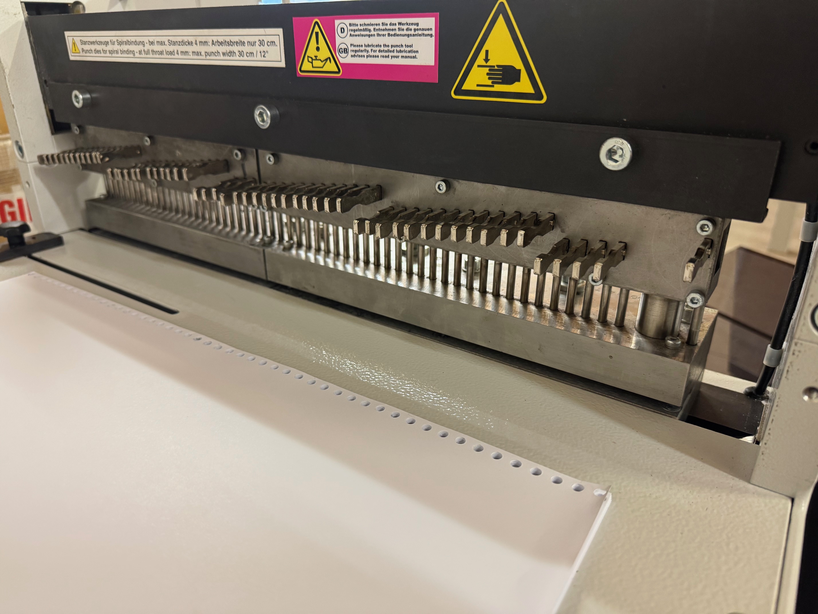 Used Renz P500 Punch Including 3:1 Split-Die Wire & Calendar Tool - Refurbished / Used