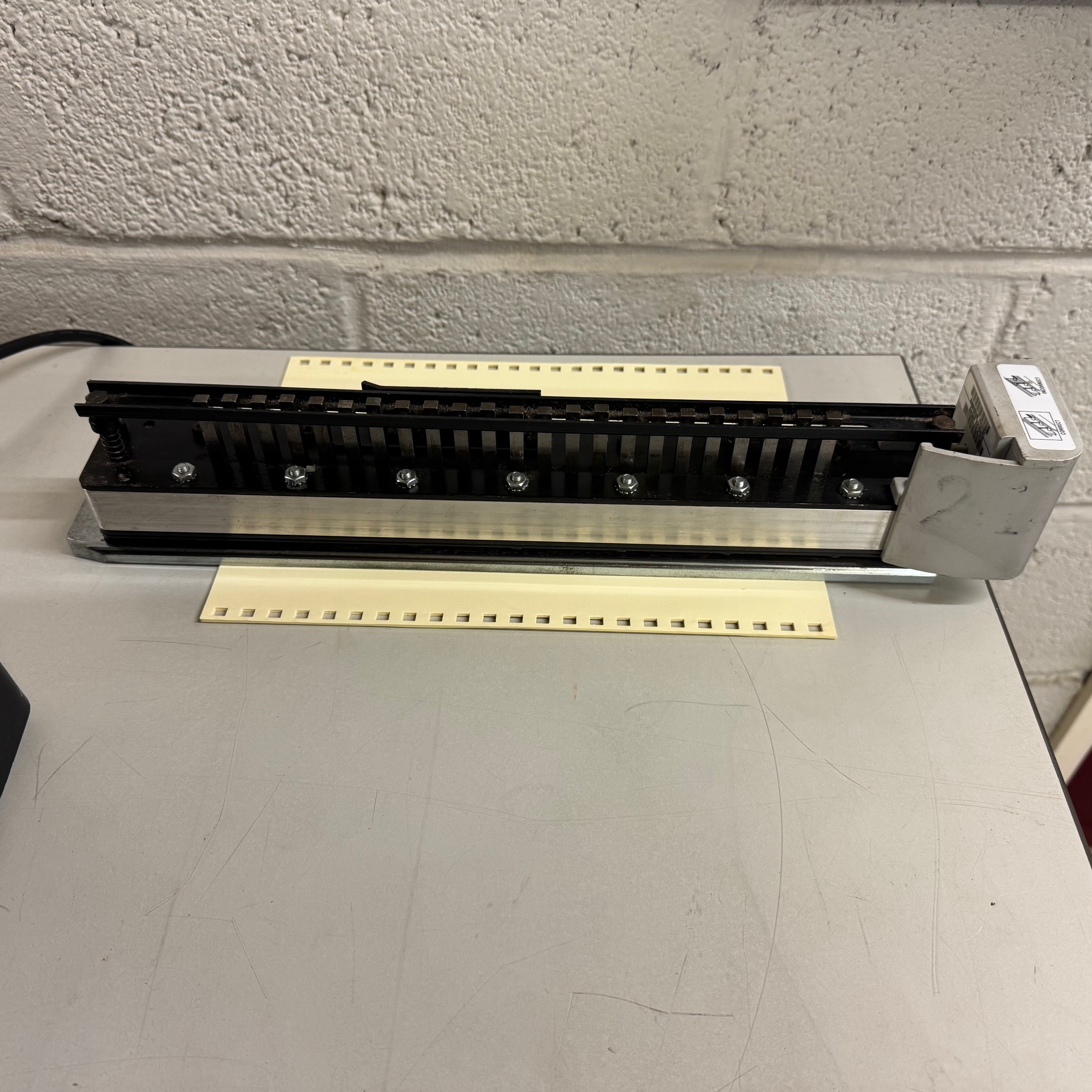 Used Used GBC Magnapunch 1.0 2:1 Rectangle Square Wire Punch Tool 7707131