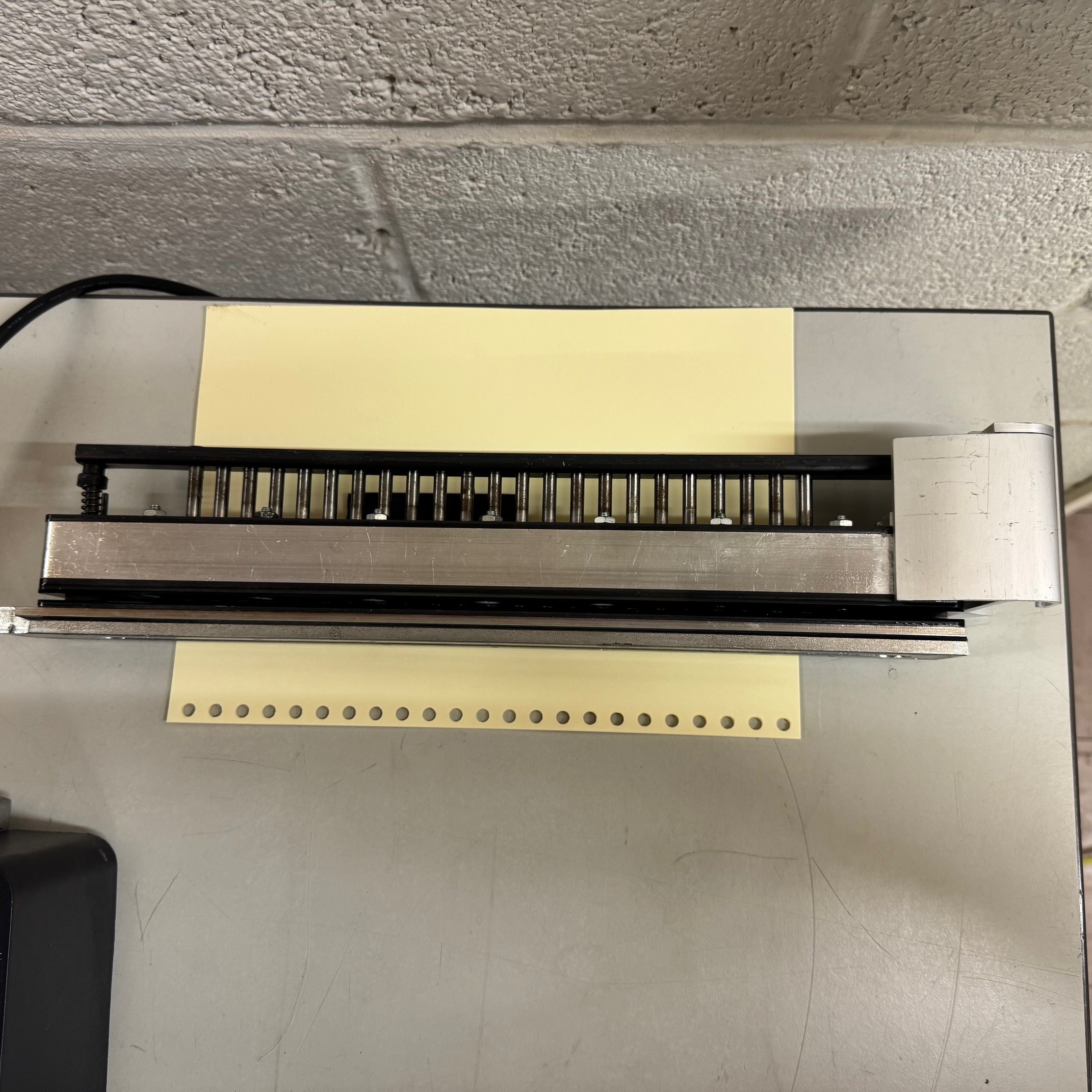 Used Used GBC Magnapunch 1.0 2:1 Wire Round Punch Tool 7707161