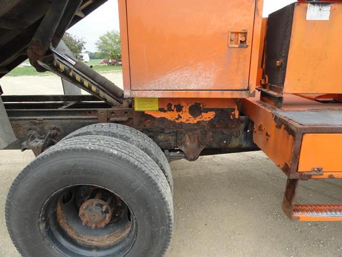 Used 2011 FREIGHTLINER BUSINESS CLASS M2 106