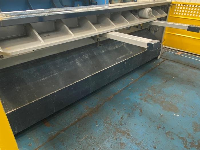 Used 2018 Uzma MG 3002 Mechanical Guillotine Shears