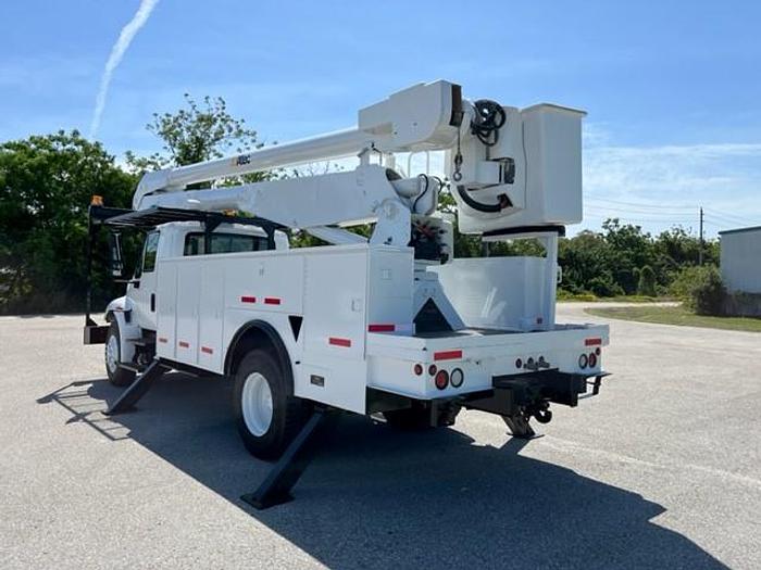 Used ALTEC AA755L 60FT MATERIAL HNDLER 2 MAN BUCKET ON 2006 INTERNATIONAL4300 BOOM TRUCK