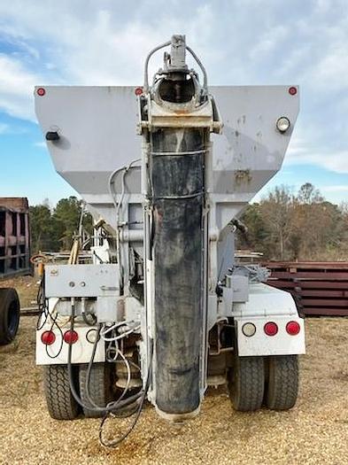 Used 1998 Reimer 9 Yard Volumetric Concrete Mixer Truck