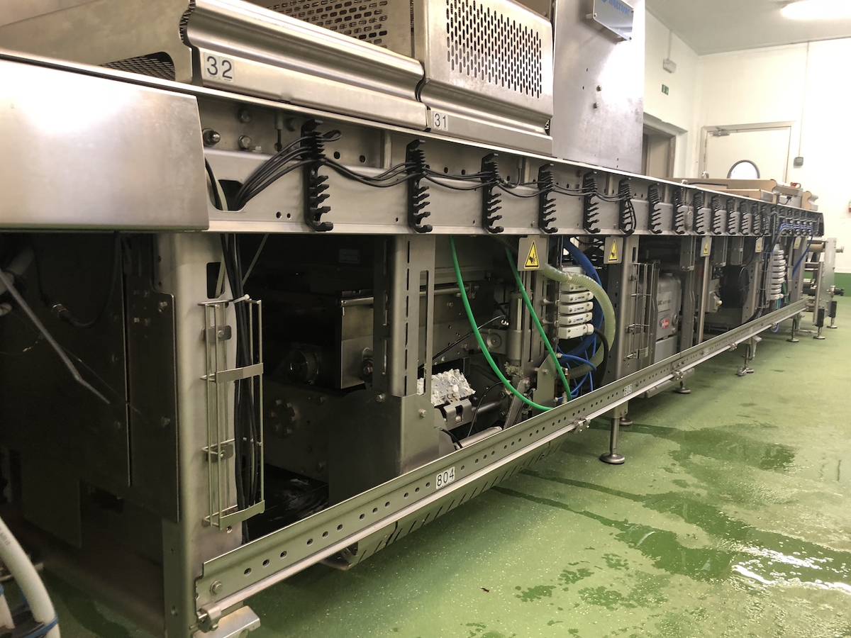 Used Multivac R275mf skin-pack thermoformer with automatic labelling machine