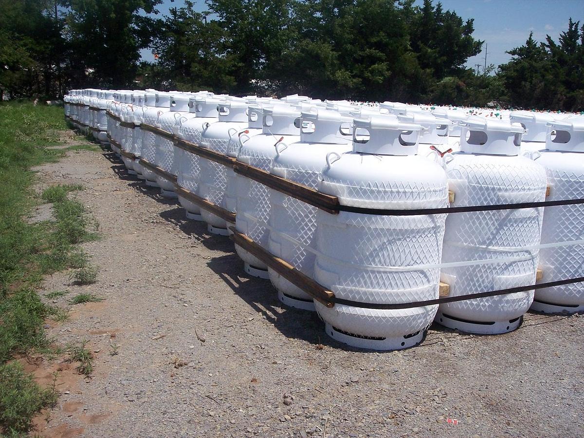 119 GALLON VERTICAL PROPANE TANKS-- IN STOCK
