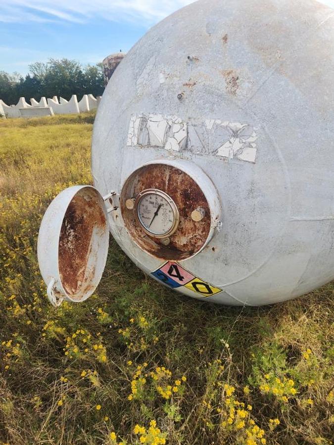 Used 12,000 Gallon Propane Tank & Pier Package!