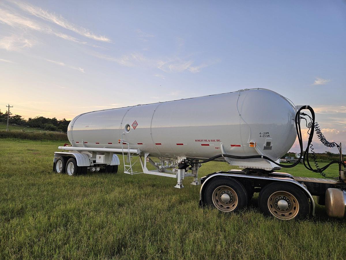 Used 10,600 Gallon Transport Trailer
