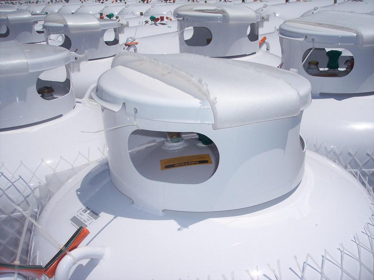 119 GALLON VERTICAL PROPANE TANKS-- IN STOCK