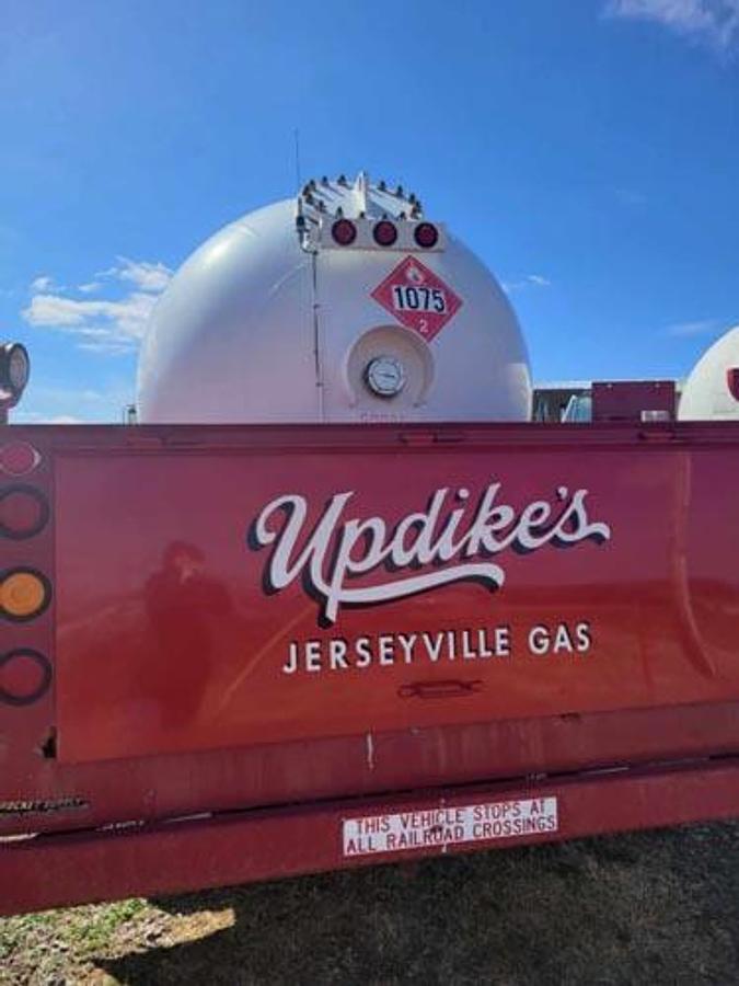 Used Bobtails Chevrolet Bobtail w 2800 Gallon Barrel