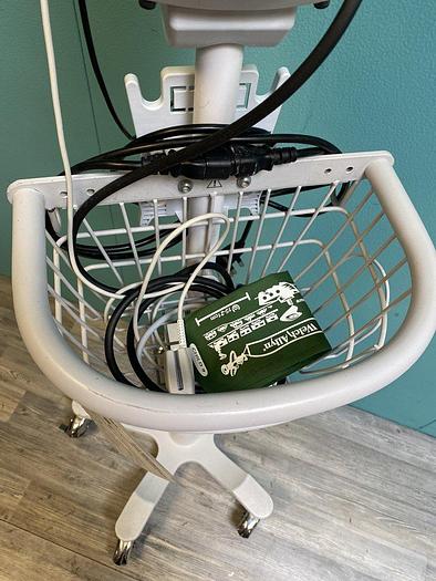 Gebraucht Welch Allyn Spot Vital Signs Monitor auf Trolley mit Fingersensor, Manschette, Spo2