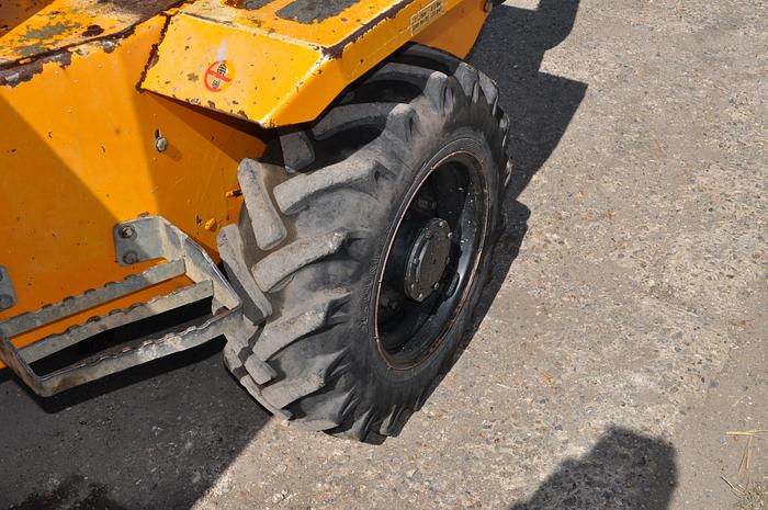 Used 2015 THWAITES 2 TONNE SWIVEL