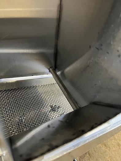 Used USED SYNTRON VIBRATORY MAGNETIC FEEDER, 6" WIDE X 20" LONG, STAINLESS STEEL