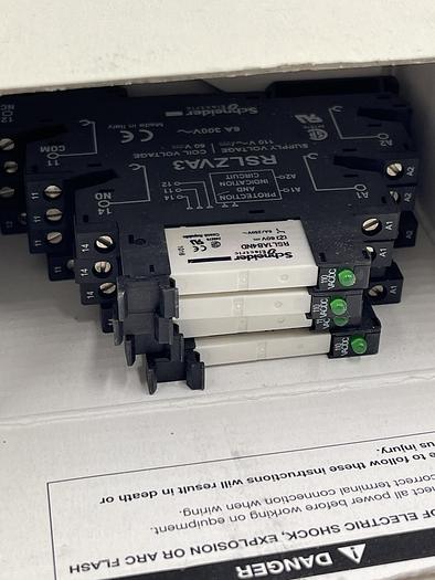 Schneider electric RSL1PVFU