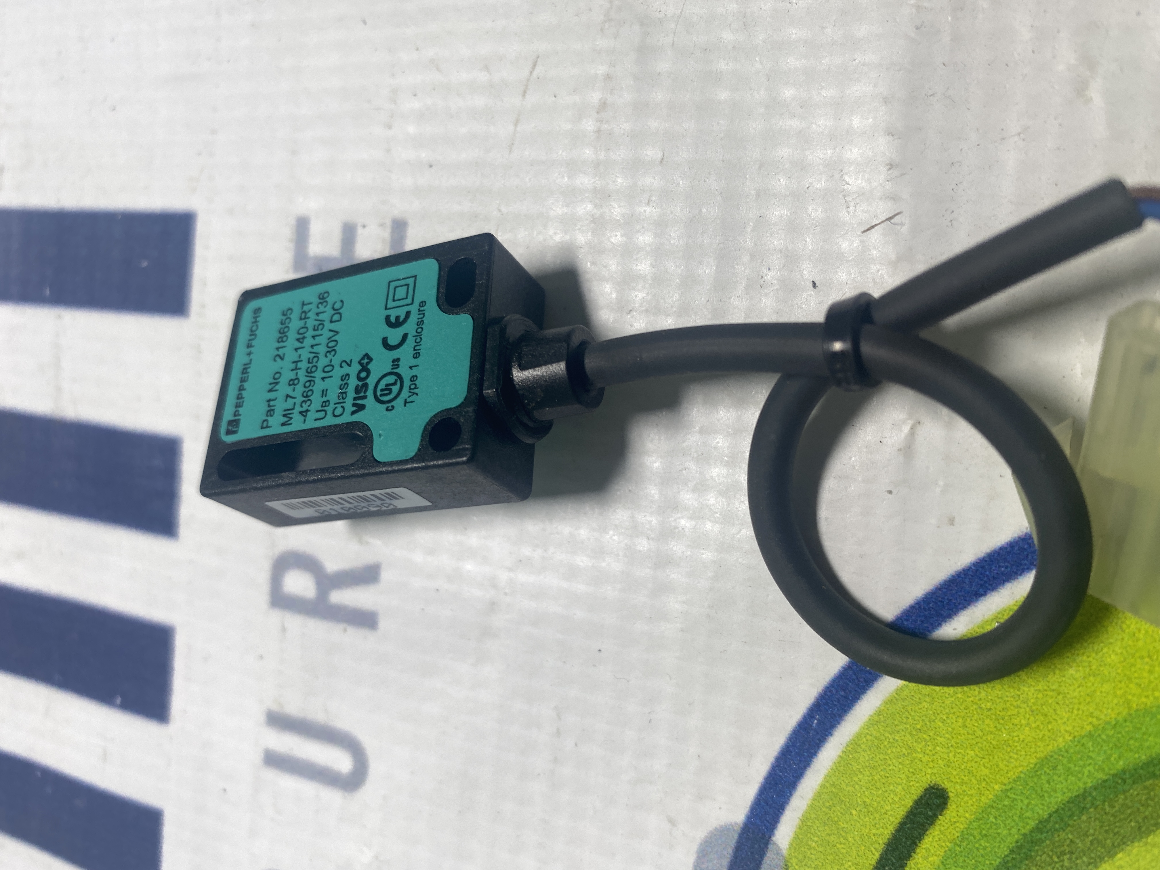 Pepperl+Fuchs ML7-8-H-140-RT-4369/65/115/136 Background Suppression Sensor w/ Bracket