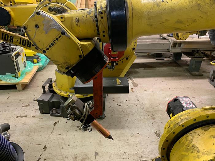Used FANUC R2000iB/125L 6 AXIS CNC ROBOT WITH R30iA CONTROLLER