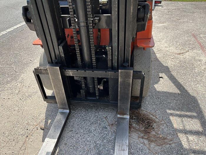 Used TOYOTA MDL. 7FGCU25 5,000 POUND FORKLIFT
