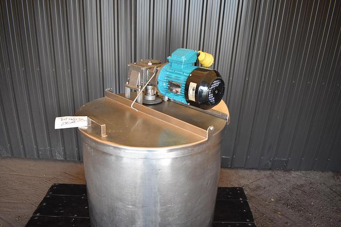 Used USED 75 GALLON STAINLESS STEEL TANK WITH TURBINE MIXER