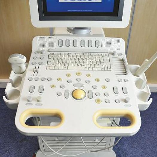 D'occasion Echographe PHILIPS HD7 (générale et gynécologique)