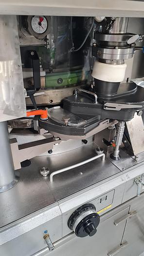 Used Manesty Rotapress Diamond D-type Tablet Press