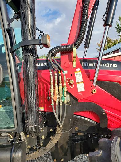 125 hp Mahindra 9125S Tractor w/ Loader ** 4 hrs - Never Used **