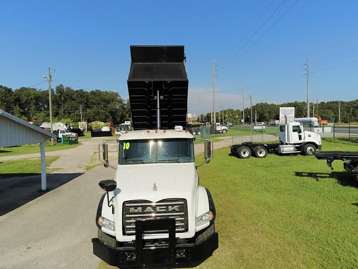 Used 2010 MACK GU 813