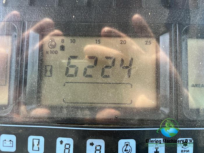 Used 1998 New Holland M135 Range Command, Creeper