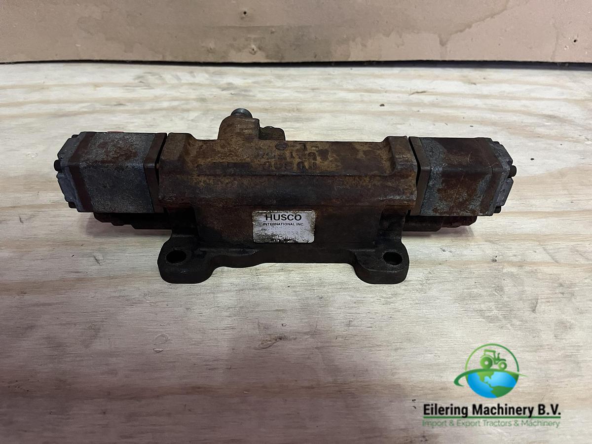 Used New Holland / Ford Hydraulic / electric priority valve 82011395, F0NNR921AB