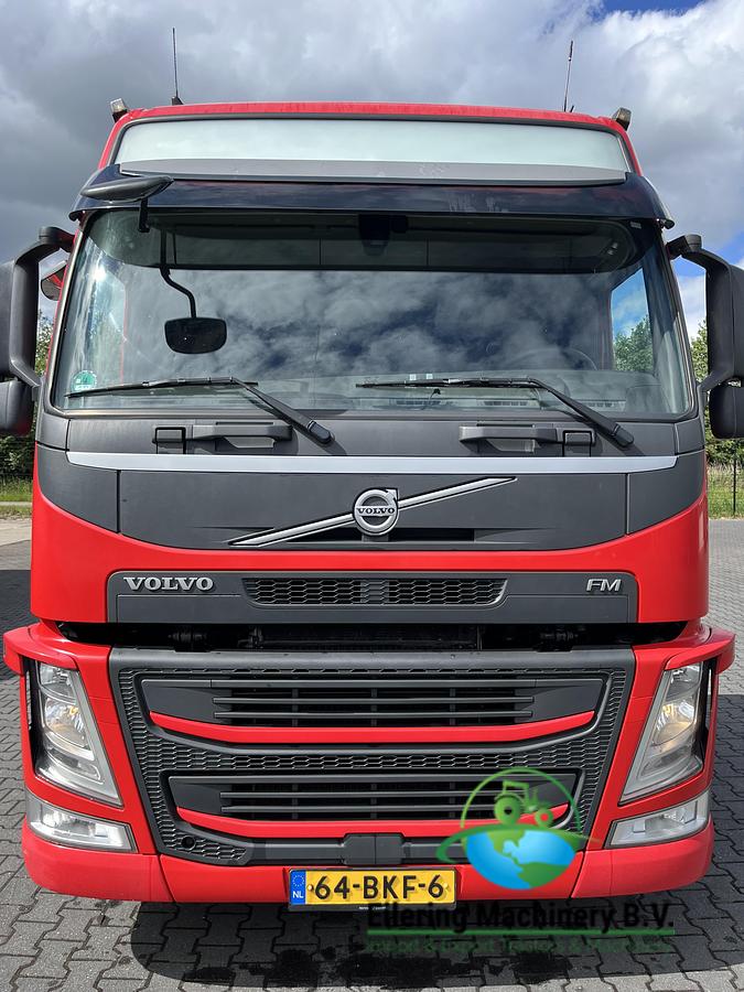 Used 2017 Volvo FM460 + PTO