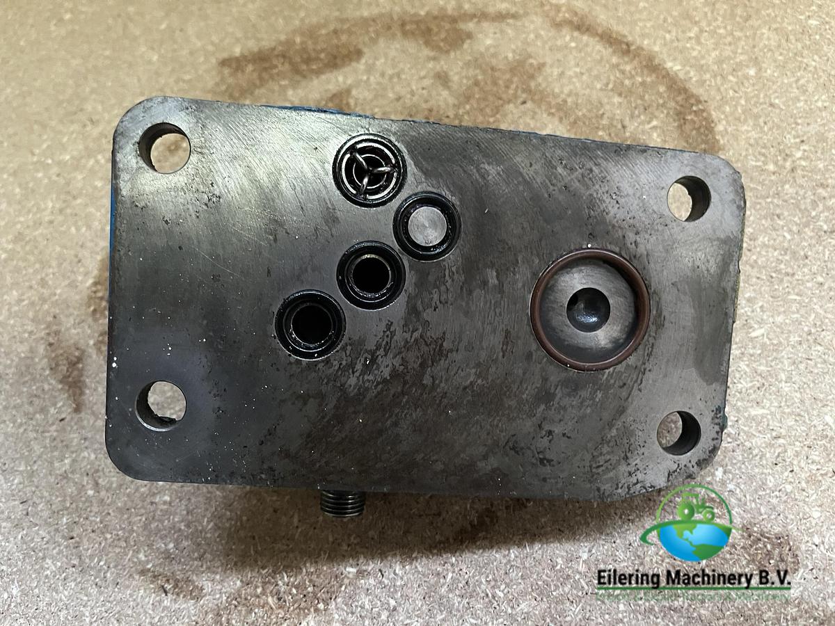 Used New Holland / Ford Hydraulic priority valve 81871187
