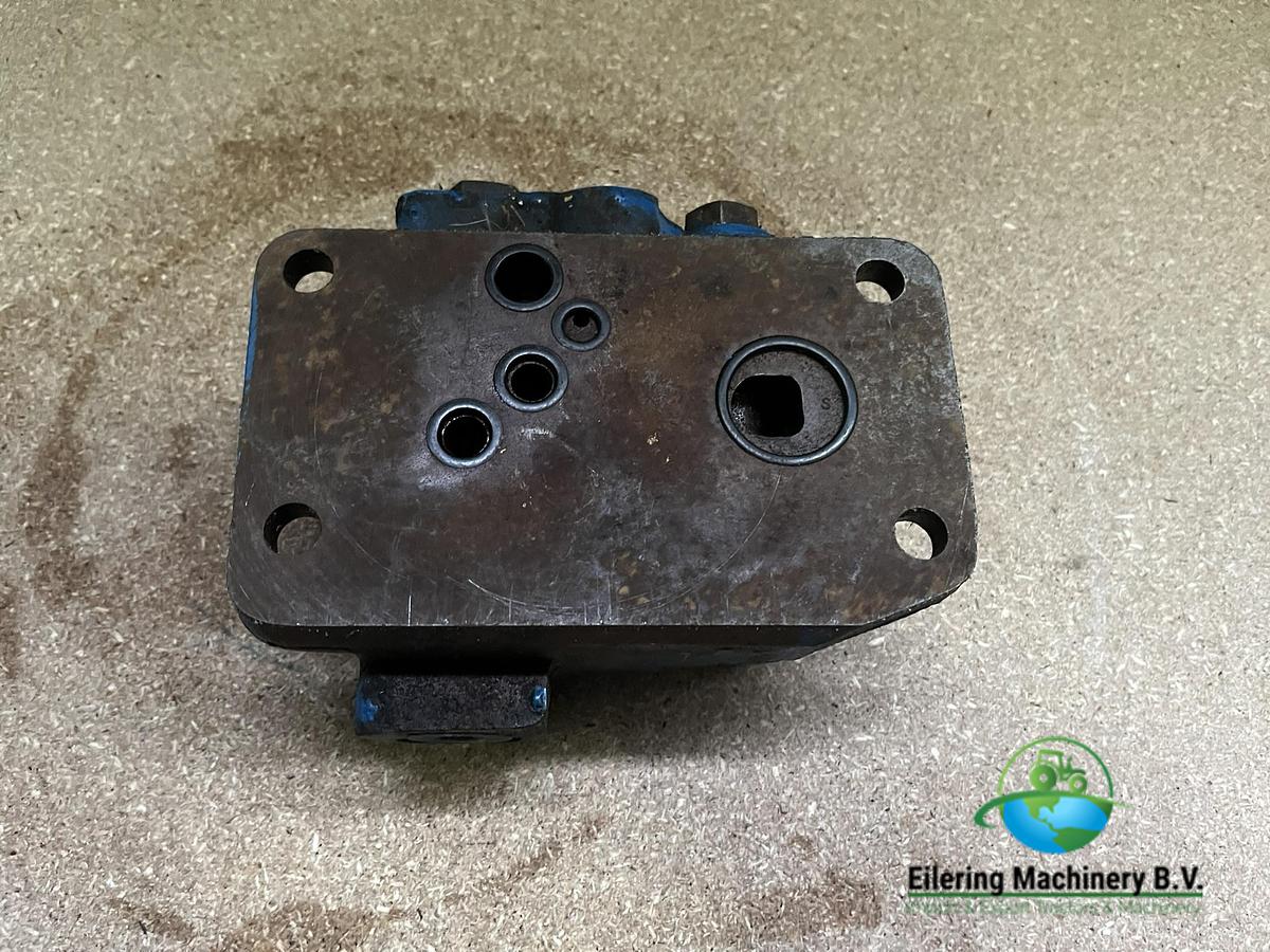 Used New Holland / Ford Hydraulic priority valve 81871195