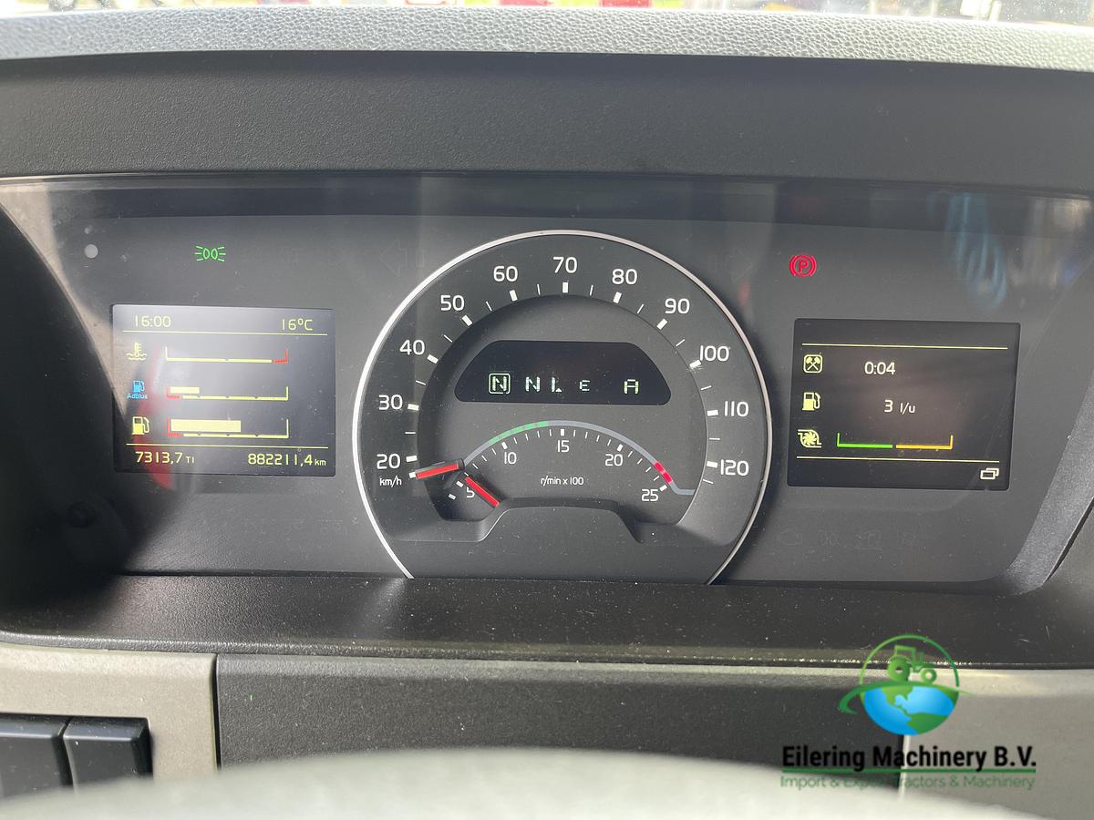 Used 2017 Volvo FM460 + PTO