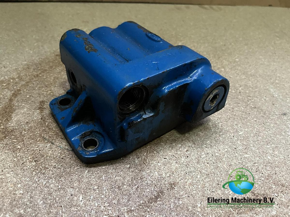 Used New Holland / Ford Hydraulic priority valve 81871195