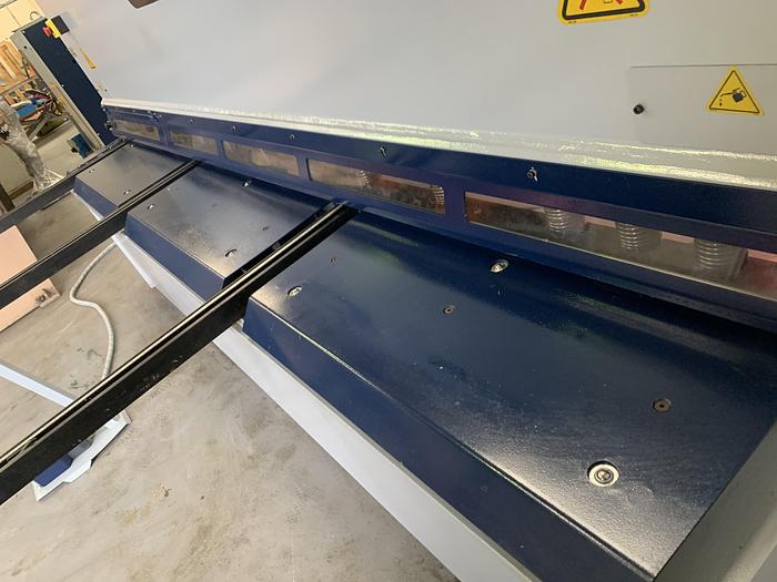 UZMA HSB Swing Beam Guillotine 6mm - 20mm cutting capacity