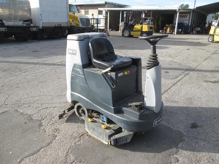 Used 2016 Advance Advenger 3400D ST Floor Scrubber